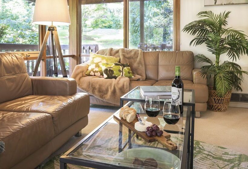 Bed and Breakfast Botanica Retreat   Village Spa & Stay