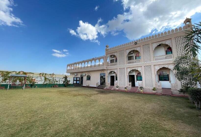 هتل Chouhan Palace