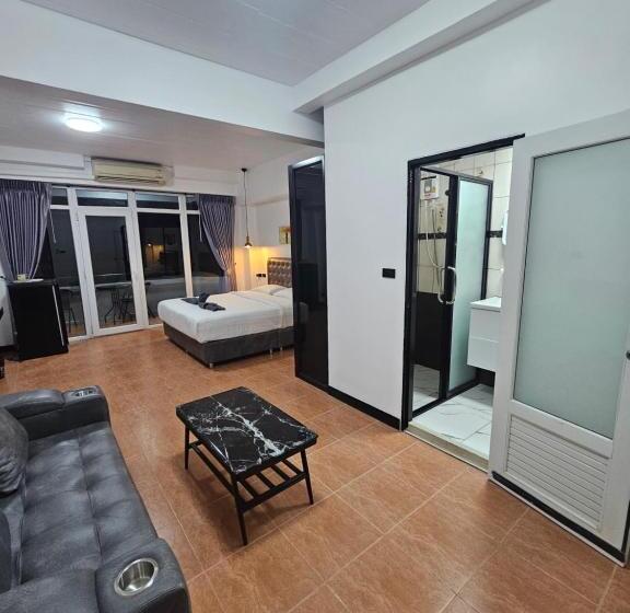 酒店 Happy Beach Jomtien Guesthouse
