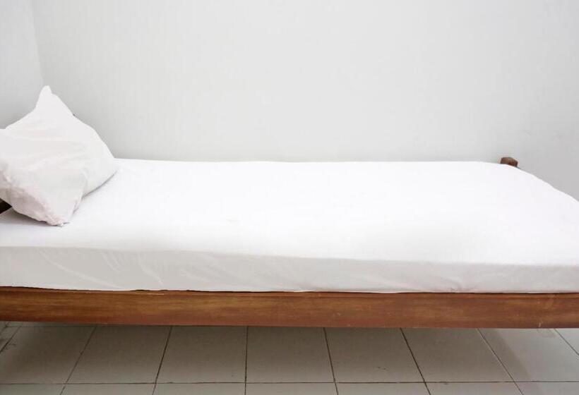 ホテル Oyo Life 92925 Kost Bu Mala 2 Syariah