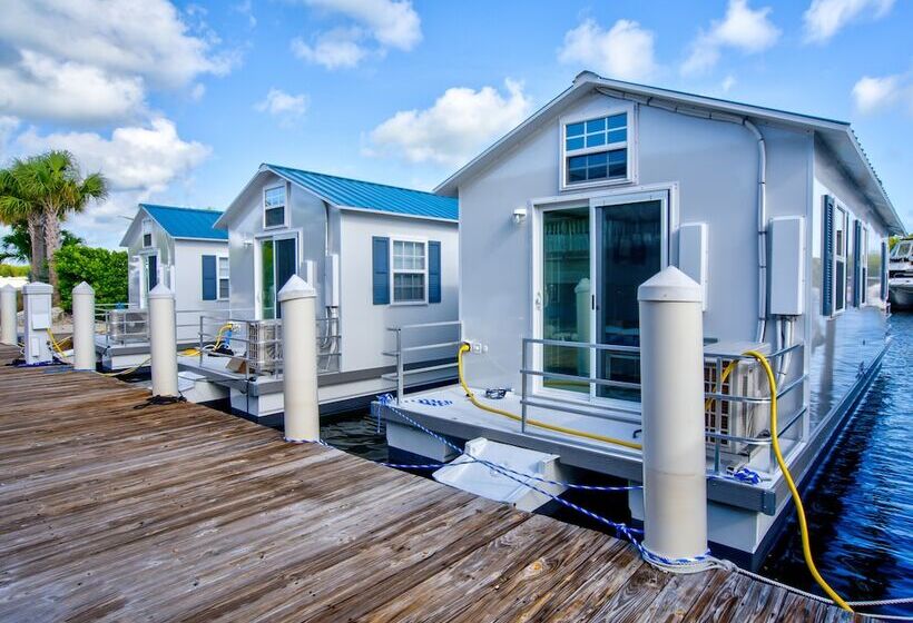 هتل Yacht Haven