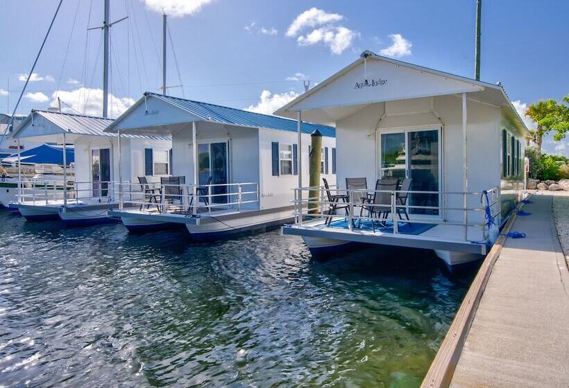 هتل Yacht Haven