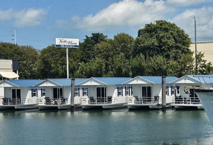 هتل Yacht Haven