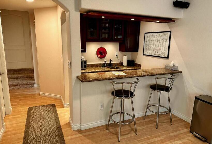 Пансион Guest Suite With Hot Tub Edge Of The Wild