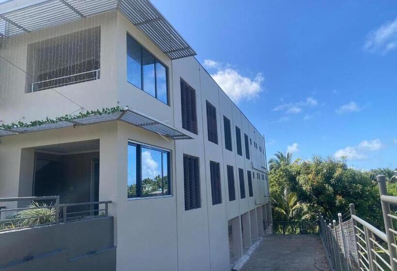 تختخواب و صبحانه Island Travelers Accommodation