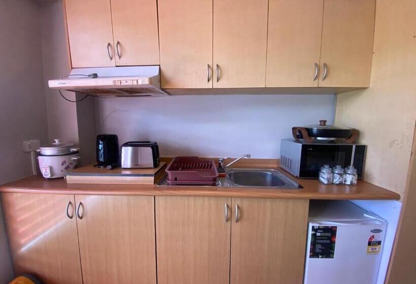 تختخواب و صبحانه Island Travelers Accommodation