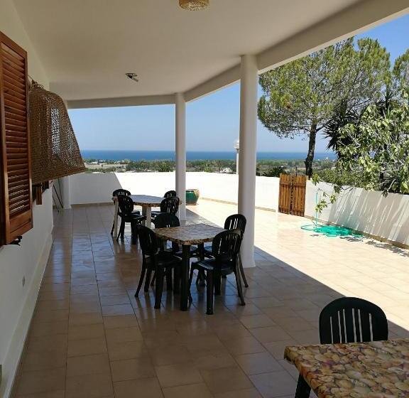 تختخواب و صبحانه Residence Il Carrubo