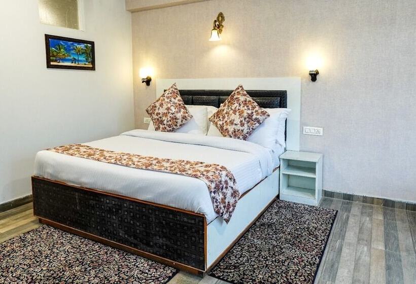Click Sunburry Hotel Srinagar