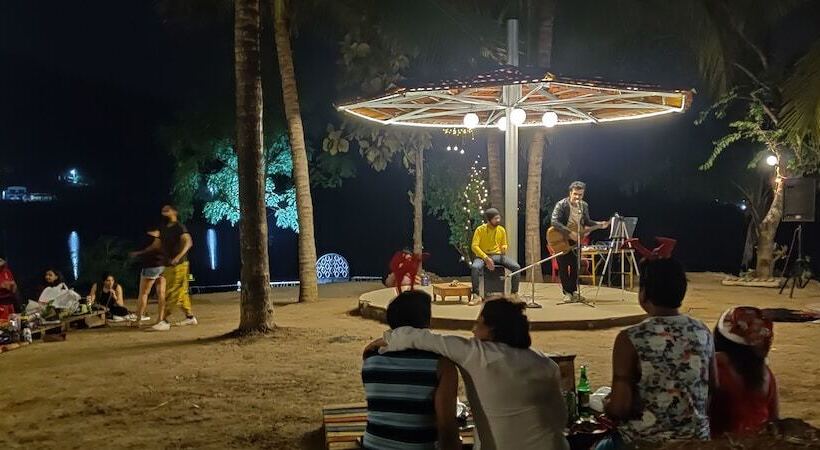 פונדק Tents N' Trails