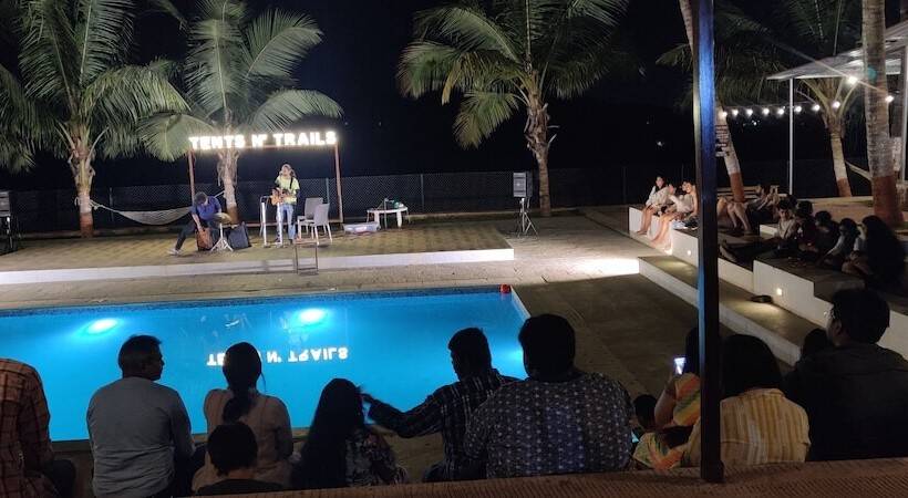 פונדק Tents N' Trails