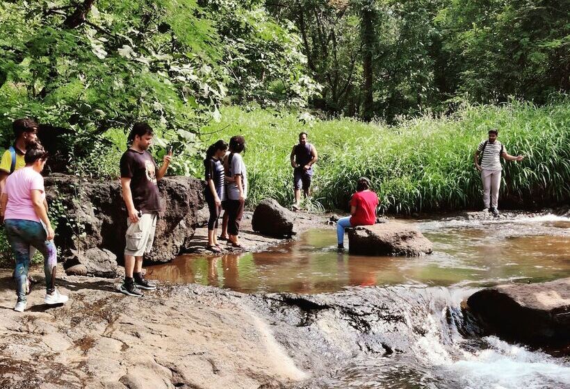 פונדק Tents N' Trails