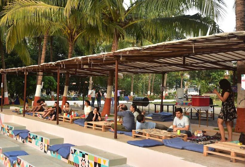 פונדק Tents N' Trails