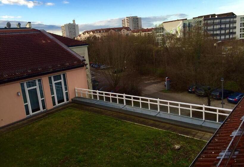 هتل 1, 2, Sleep Boardinghouse Unterschleißheim Zentrum