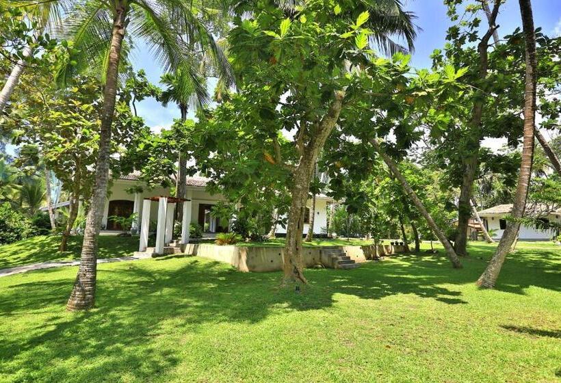 Отель Amara Villa