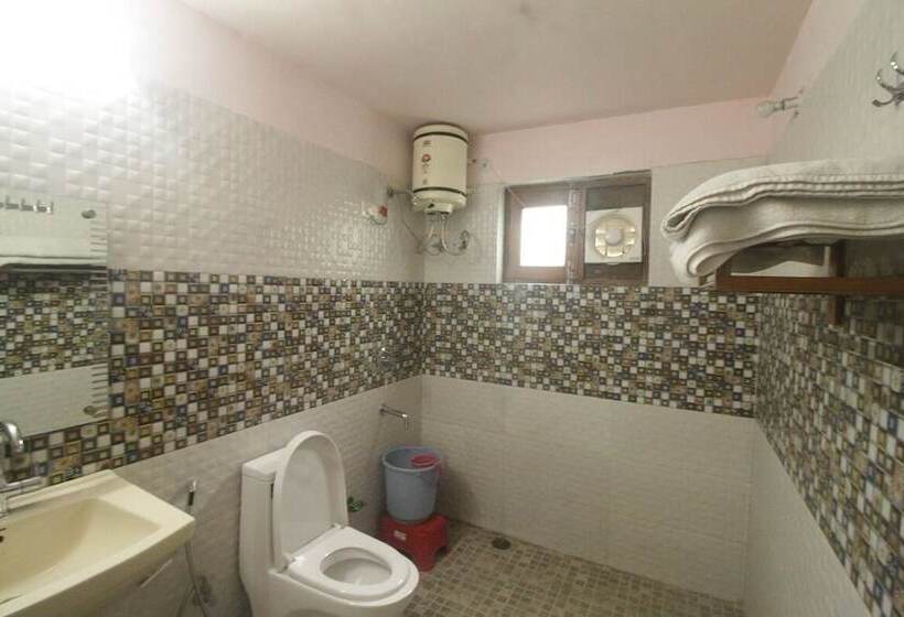 فندق Birders Den Eco Resort