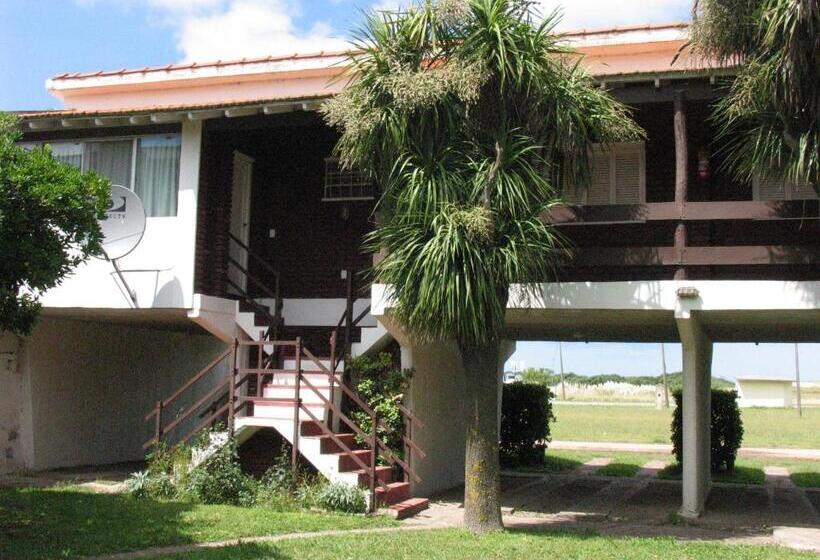 ホテル Bqs House