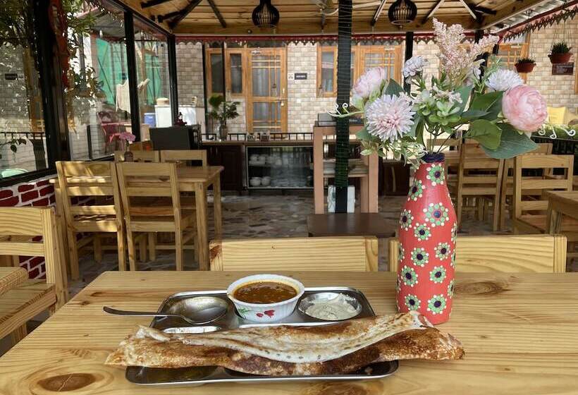 فندق Sangita Resorts Naukuchiatal