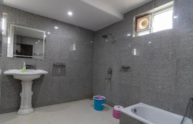 فندق Vrindavan Gopala Resort