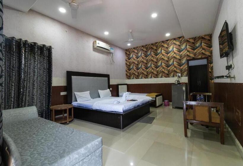 فندق Vrindavan Gopala Resort