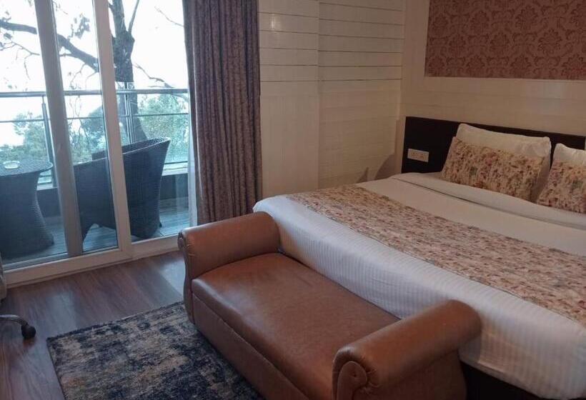Отель Yashshree Mussoorie Mall Road