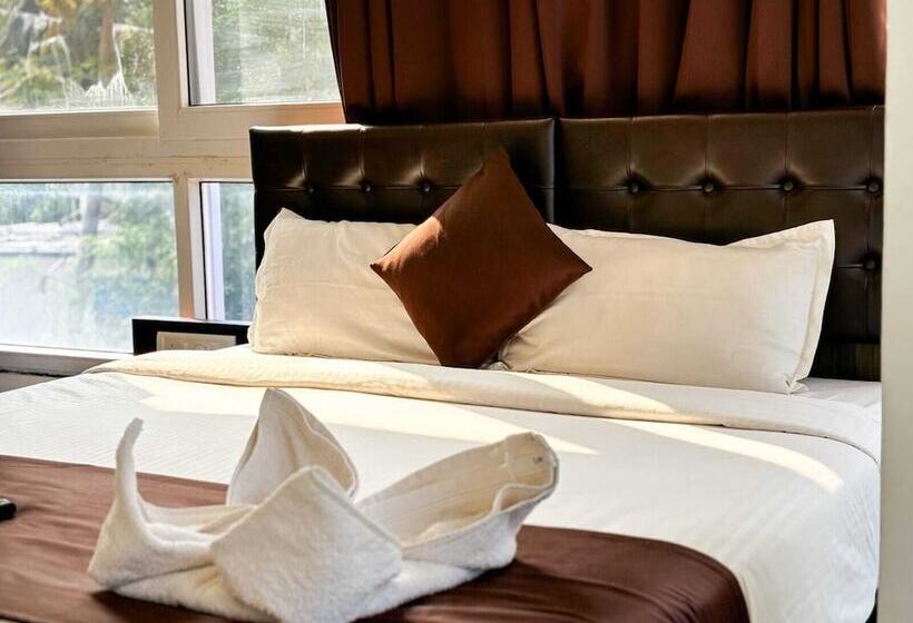 Отель La Mer Beach Resorts