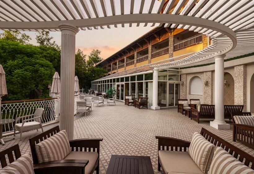 استراحتگاه Papillon Belvil Holiday Village