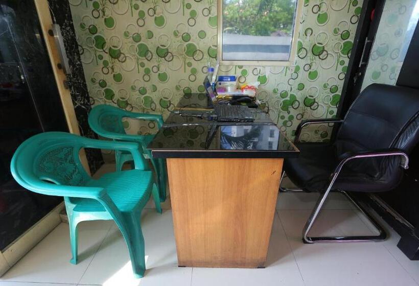 هتل Collection O 93142 Lion Rooms