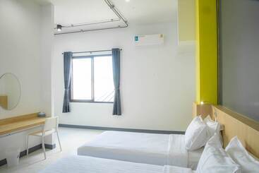 هتل Ezy Inn