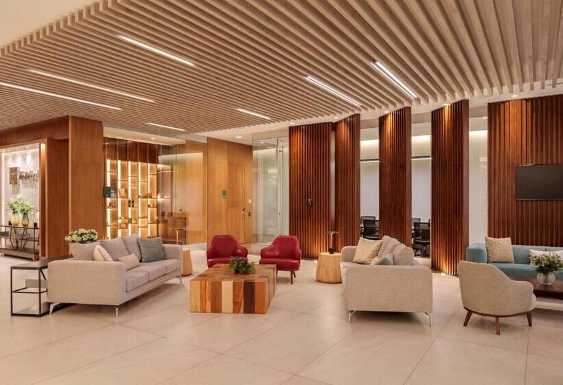 هتل Holiday Inn  Quito Airport, An Ihg