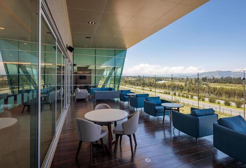 هتل Holiday Inn  Quito Airport, An Ihg