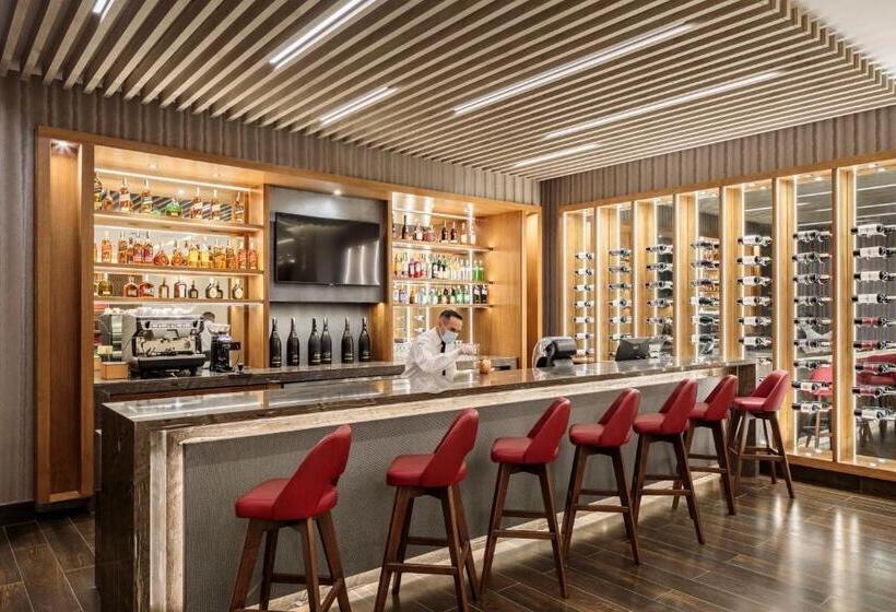 هتل Holiday Inn  Quito Airport, An Ihg