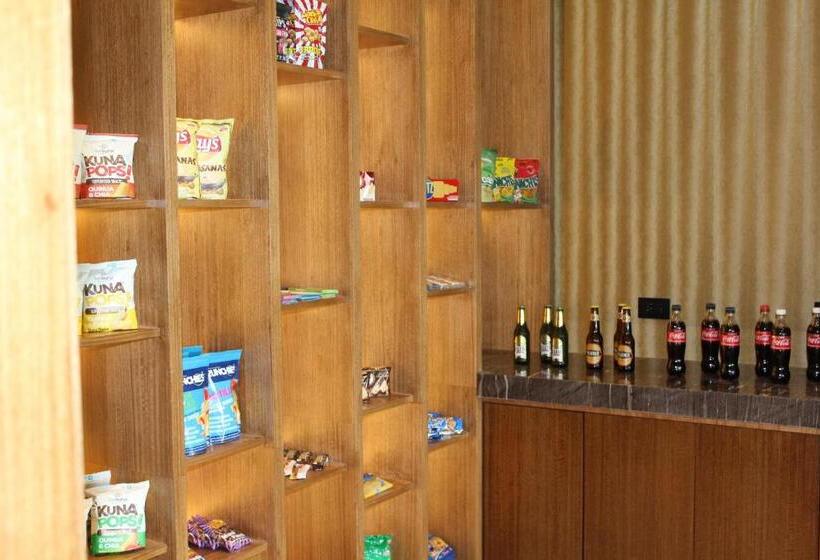 هتل Holiday Inn  Quito Airport, An Ihg