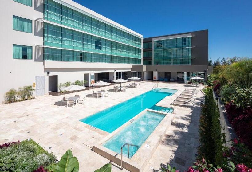 هتل Holiday Inn  Quito Airport, An Ihg
