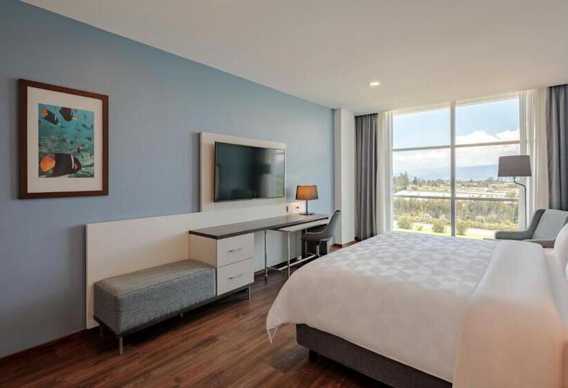 هتل Holiday Inn  Quito Airport, An Ihg