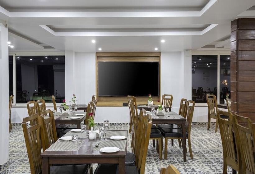 هتل Sairaj Beach Resort   Calangute Goa