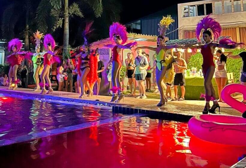 בית מלון כפרי Wet! A Pool Party Hostel By Wild & Wandering