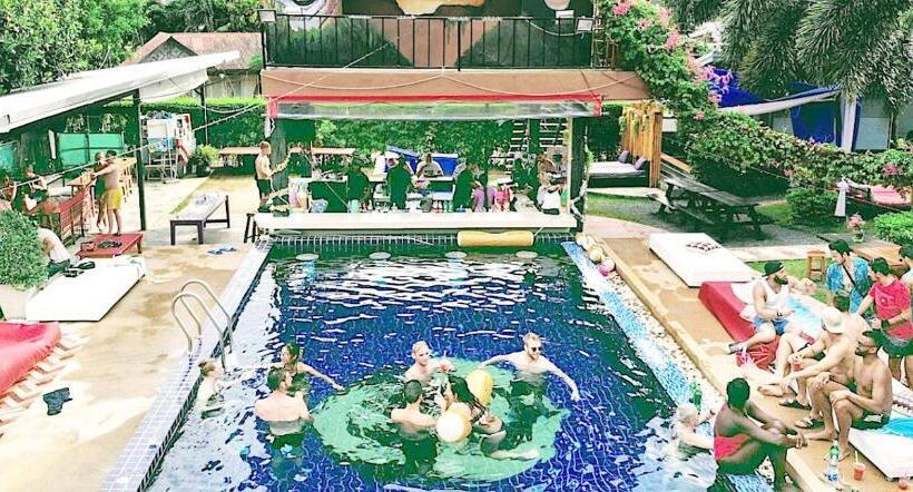 בית מלון כפרי Wet! A Pool Party Hostel By Wild & Wandering