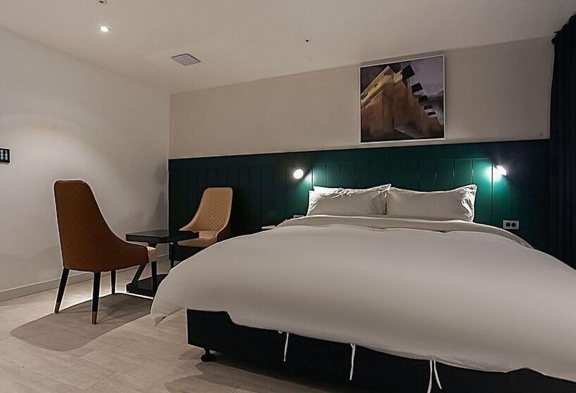 فندق على الطريق Anseong Hotel Ruem