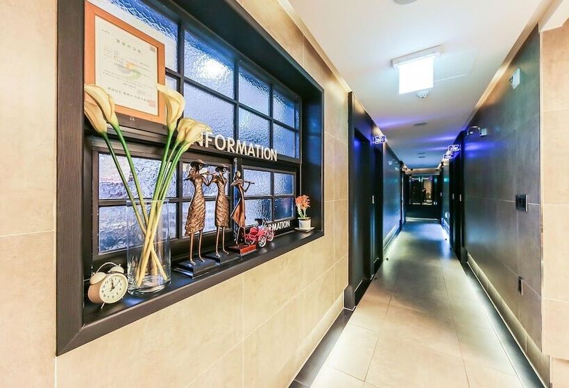 מוטל Changwon Paryongdong Soo