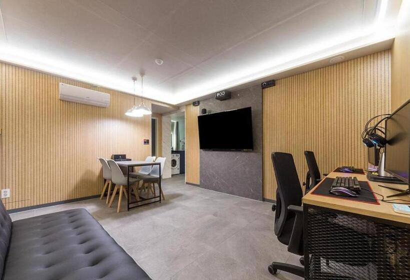 汽车旅馆  The Araboda