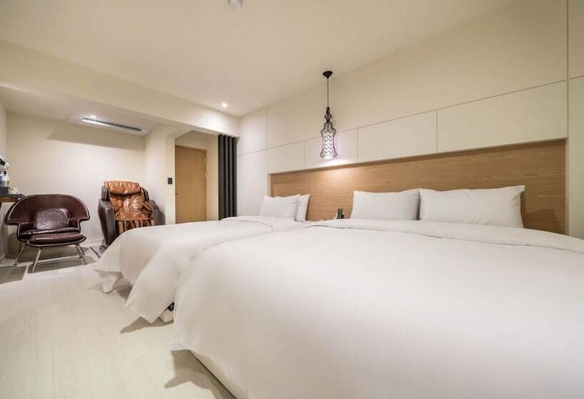 מוטל Indeokwon Ian