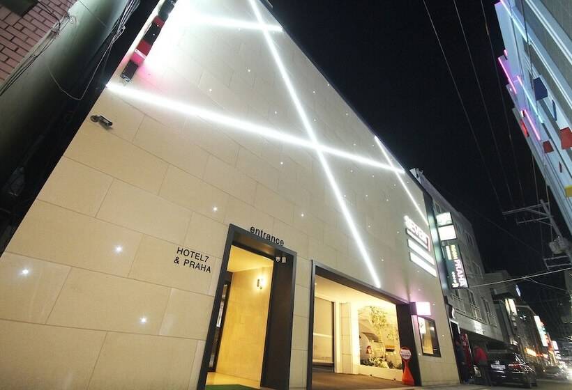 مُتل Jinju Hotel Seven