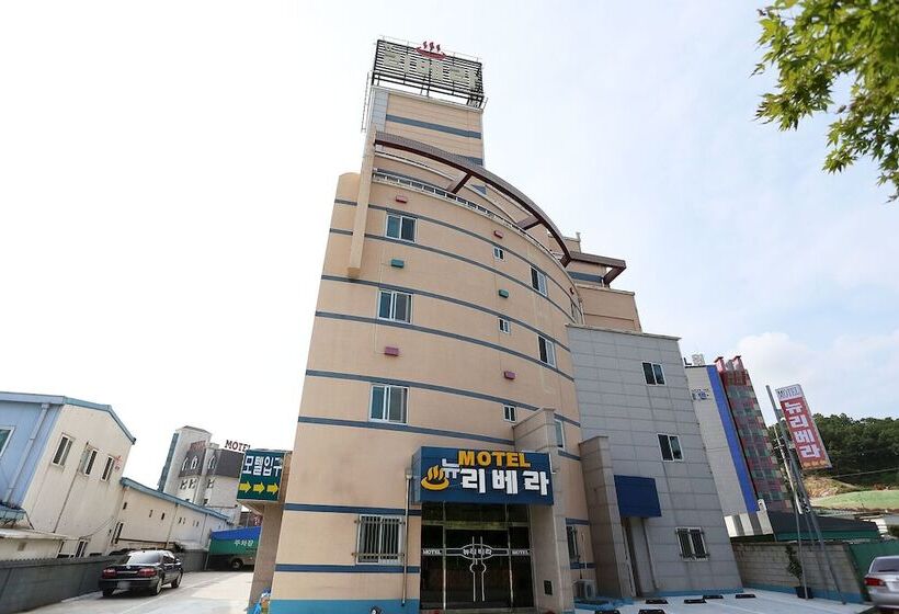 מוטל Wonju New Rivera