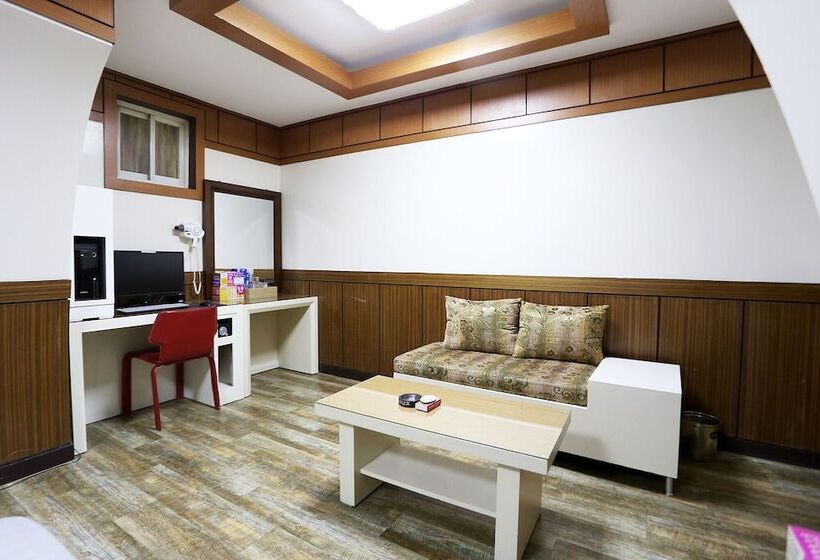 מוטל Wonju New Rivera