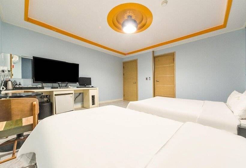 Мотель Yeosu Hotel Sixty