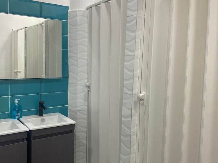 هاستل Hostal Caps San Diego