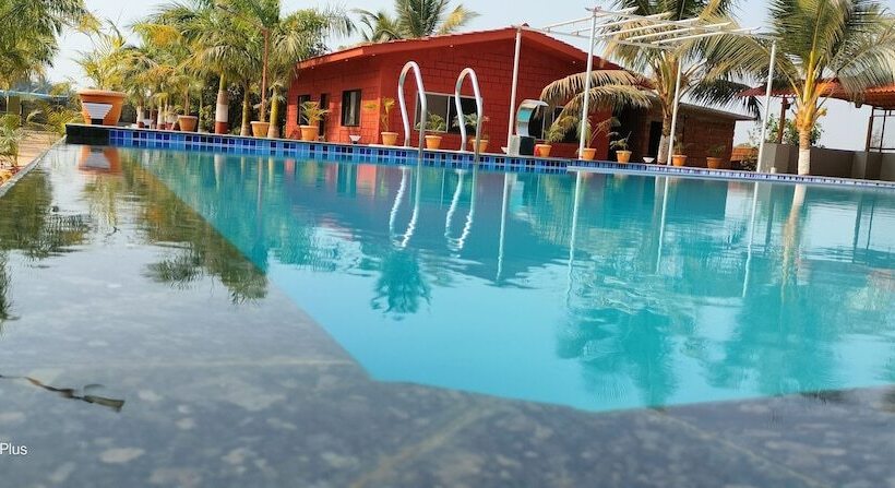 فندق Beach Village Resort