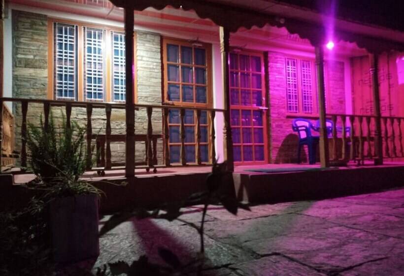 בית מלון כפרי Gorooomgo Himalayan Hills Homestay