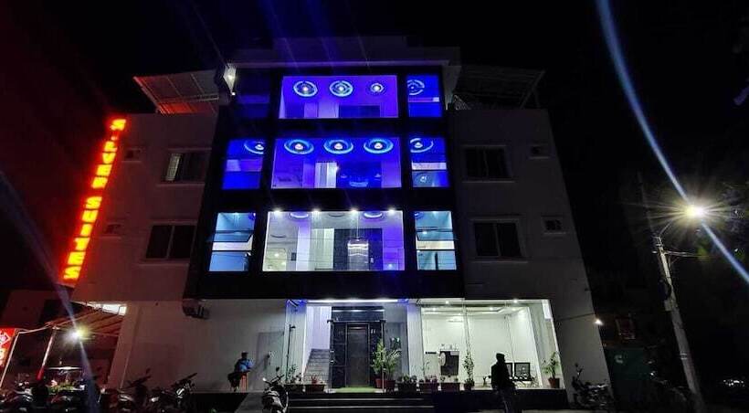 Отель Iroomz S Silver Suites