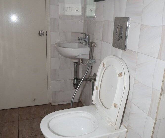 Отель Iroomz S Silver Suites